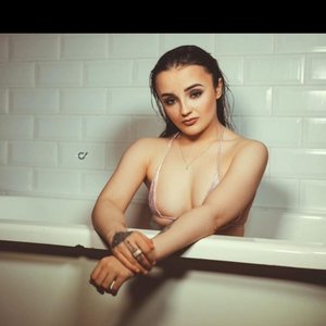 Голая Аби Маккейб