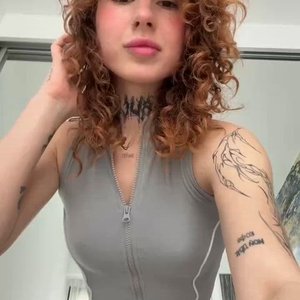 Голая Curly Polly