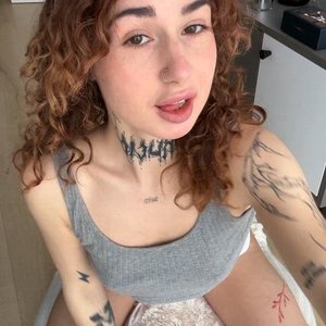 Голая Curly Polly