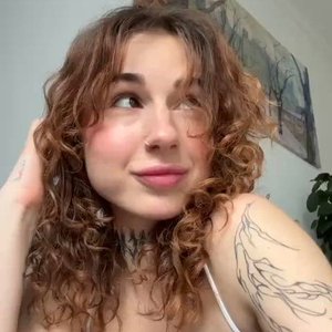 Голая Curly Polly