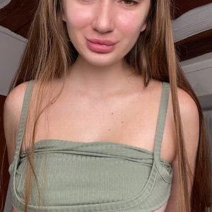 Голая Di Bunny