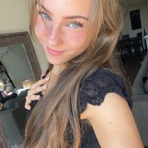 Голая Anya Lacey