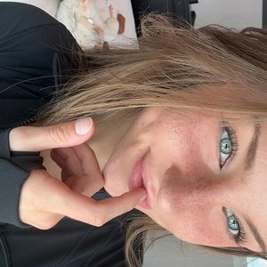 Голая Anya Lacey