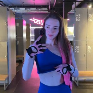 Голая Maya Solar