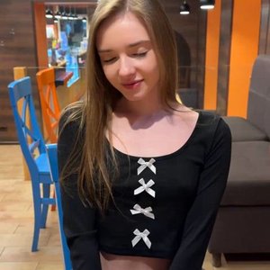 Голая Maya Solar