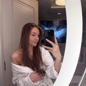Голая Asissska