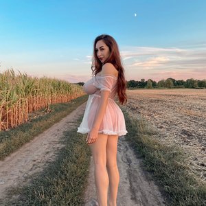 Голая Луиза Ховански