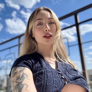 Голая Luna Bognya