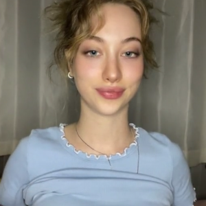 Голая Luna Bognya