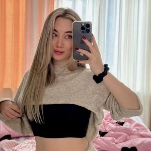Голая Luna Bognya