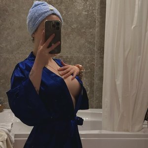 Голая Luna Bognya