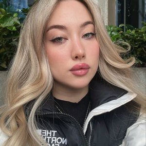 Голая Luna Bognya
