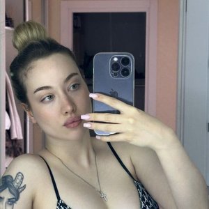 Голая Luna Bognya