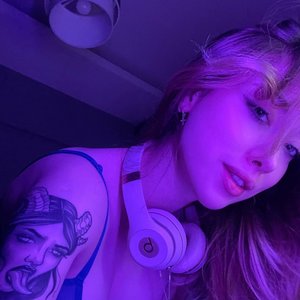 Голая Luna Bognya