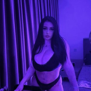 Голая Sarah White