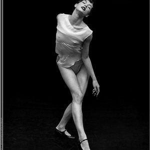 Голая Милла Йовович