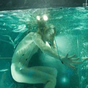 Голая Милла Йовович