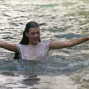 Голая Милла Йовович
