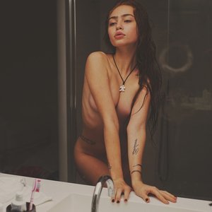 Голая Рената Ри