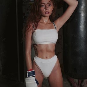 Голая Рената Ри