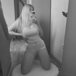 Голая Polina Li