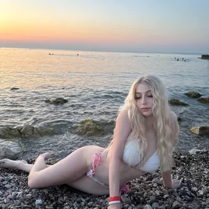 Голая Polina Li