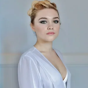 Голая Флоренс Пью