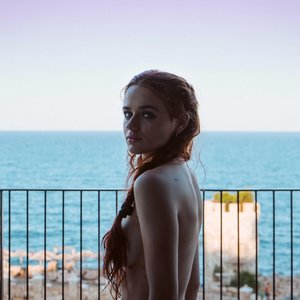 Голая Джои Кинг